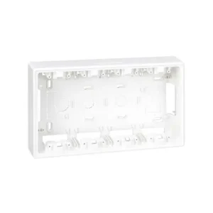 Solo Hoy BASE CAJA SUPERFICIE SIMON 500 CIMA PARA KIT 4 MÓDULOS BLANCO