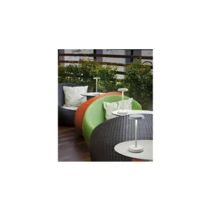 Oferta Especial Lámpara portátil Bateria - Pujol - Disponible en blanco y negro