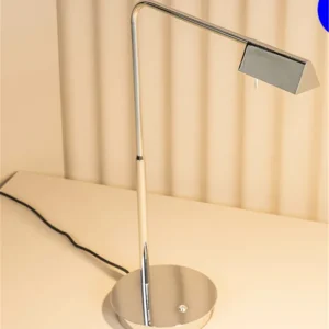 Oferta Limitada Lámpara de mesa de metal LED orientable 350º regulable en intensidad y en 3 acabados 3000K – Academy - Faro