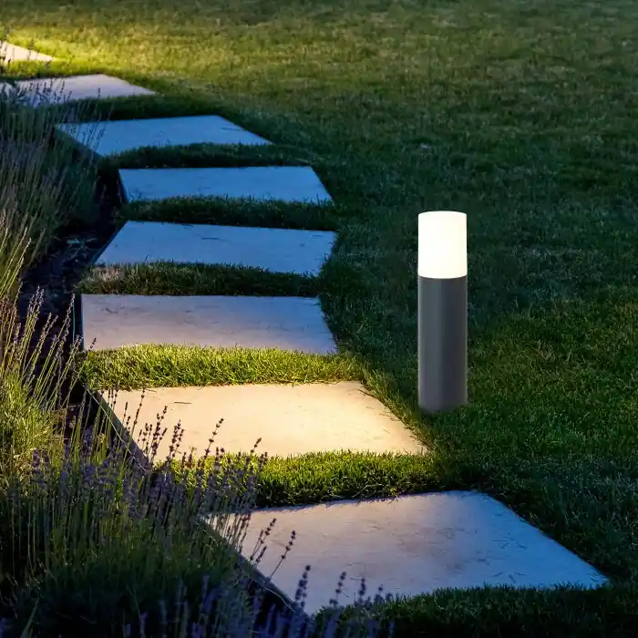 Brillliant Aberdeen Poste de Jardín Negro, 1 luz Promoción